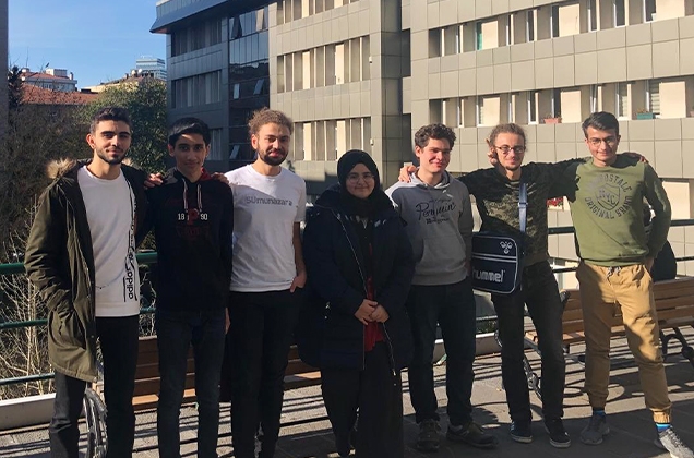 Öğrencilerimiz Çaylaklar Münazara Turnuvası’nda yarı finale kaldı
