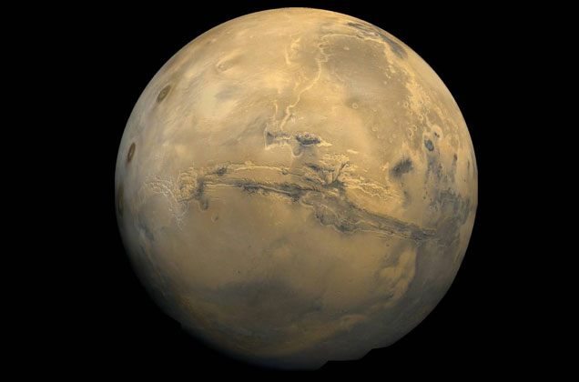 Mars kadar yakın, Mars kadar uzak