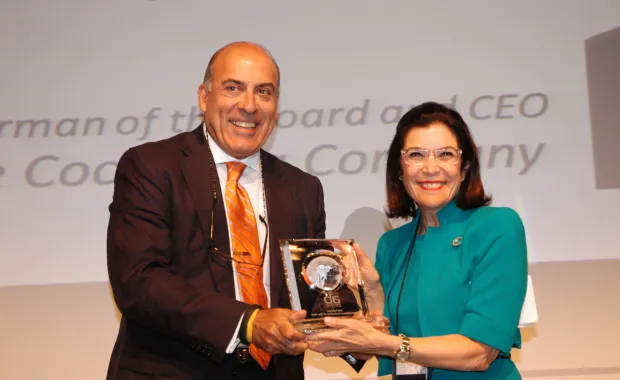 Muhtar Kent Receives International Executive of the Year Award