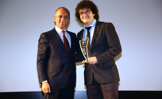 Wins First Prize with Invention