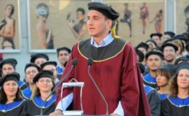 Sabancı Üniversitesi 2010 – 2011 mezunlarını veriyor