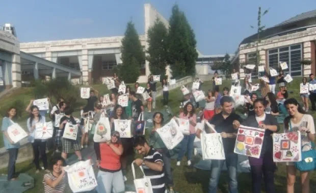 Bez torba tasarımı ve film gösterimi eşliğinde liderlik yapacakları projeleri seçtiler