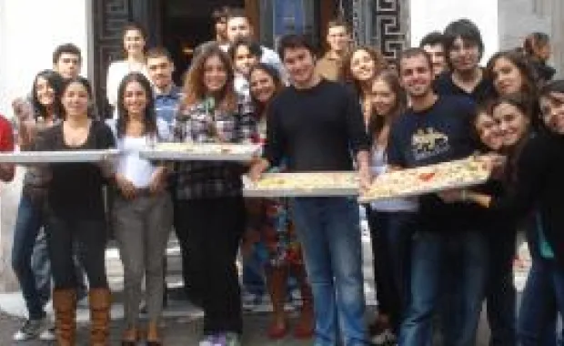 Liderlik yapacakları projeleri pizza yaparak seçtiler