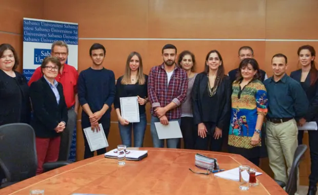 Üniversitemizi fakülte birinciliği ile kazanan öğrencilere YÖK’ten kutlama