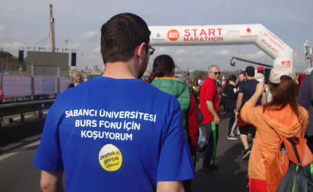 Sabancı Üniversiteliler SÜ Burs Fonu yararına koştu!