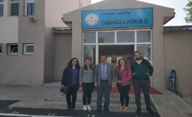 “Neden Olmasın” oyunu Erzurumlu öğrencilerle buluştu