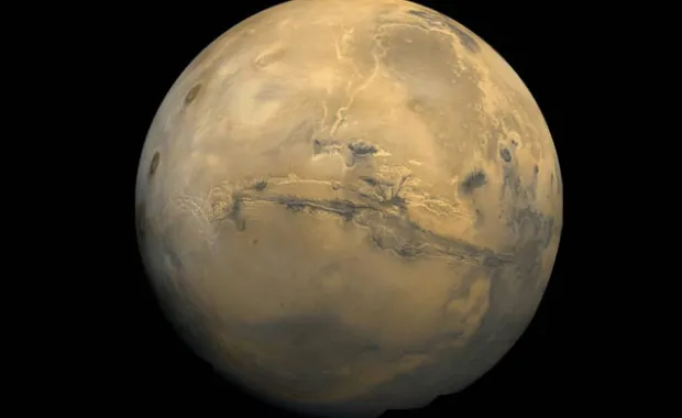 Mars kadar yakın, Mars kadar uzak