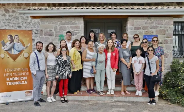 Küçükköy Yaratıcı Teknolojiler Atölyesi Teknosa Projesi Kapsamında Kadınları Ağırladı